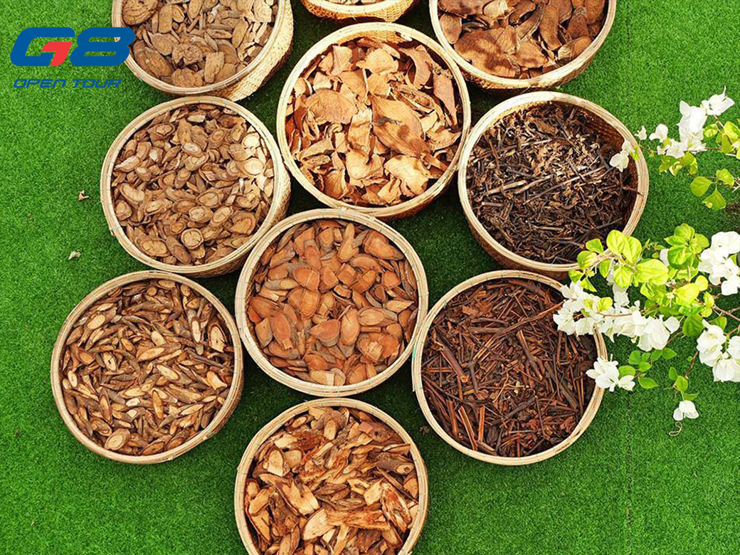 Lá tắm Dao Đỏ gồm 10 - 120 loại thảo dược